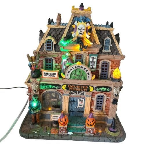  Lemax Spooky Town HAUNTED MUSEUM Halloween Monsters Lit House 85304 Retired - $65.00