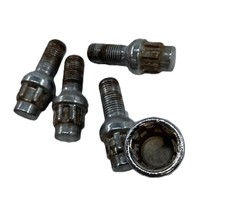 2019 Infinity QX30 Luxe Original Lug Studs 4 Count Pach With Lock Key - $460.40 MXN