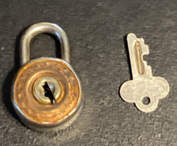 Vintage 1- 1/4&quot; Luggage Lock with Key - $186.21 MXN