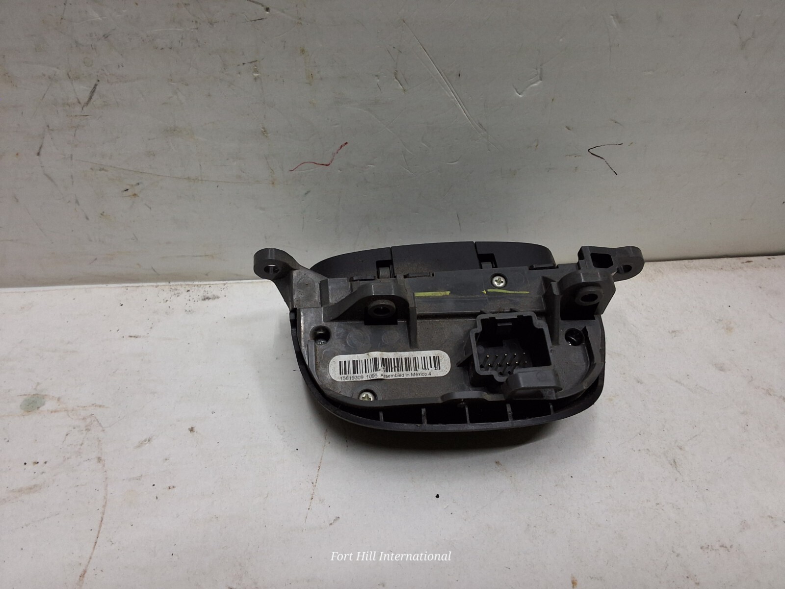 General motors OEM cruise control switch for various models 15819309 Item image 2