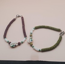 2 Painted Cowrie Shell acrylic beaded Bracelets - $737.50 MXN