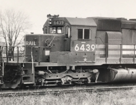 VTG Conrail CR #6439 SD40-2 Electromotive Railroad Train B&amp;W Photo West Chicago - £7.49 GBP