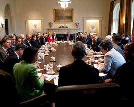 President Barack Obama host Cabinet Meeting at White House 2010 Photo Print - £6.93 GBP+