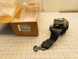 GM 85557281 Seat Belt Retractor LH Drivers Black General Motors - $126.39 CAD