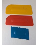 Tupperware 2  #1559 Spreader Spatula #1558 Cake Decorator  View Details - $27.34 CAD