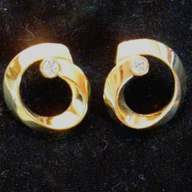 Ribbon Swirl Pierced Earrings Elegant Rhinestone Nickel Free 80s VTG Gold Plated - £7.89 GBP