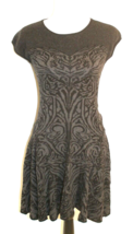 MAX STUDIO KNIT DRESS MEDIUM BLACK GRAY SCROLL CAP SLEEVE ROUND NECK KNE... - $16.66