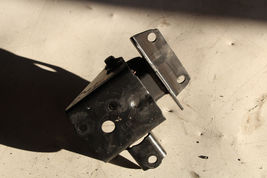 2000-2005 TOYOTA CELICA AT LEFT DRIVER SIDE ENGINE MOTOR / TRANSMISSION MOUNT image 3