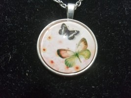 Butterflies Cabachon Glass Pendant Silver Tone Necklace      Z13 - £7.84 GBP