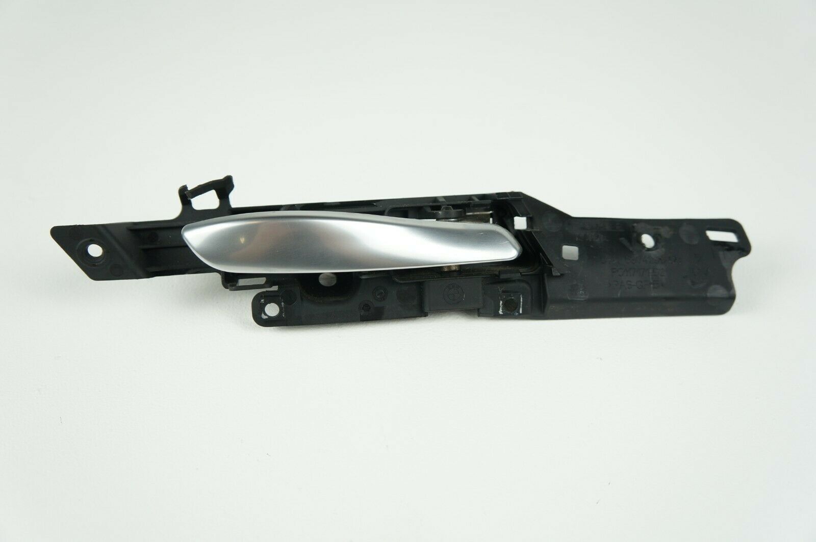 07-2013 bmw x5 e70 front right passenger side interior door opener handl... - $28.87
