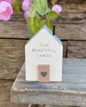 White Wooden House &quot;Our Beautiful Chaos&quot; - $104.60 MXN