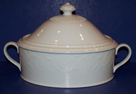 WONDERFUL MIKASA DE900 PLAZA LANE WHITE OVAL HANDLED CASSEROLE WITH LID - $70.38