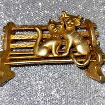 1980s vintage Gold Brooch~with two gold girlfriend and boyfriend cats sitting - £24.53 GBP
