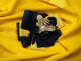 Bumble Bee Brooch Pin Jewel Encrusted Goldtone Pearl Costume Black Yellow Ribbon - £18.31 GBP