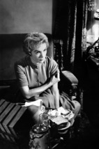 Psycho Janet Leigh seated in motel room 11x17 Photo - £14.11 GBP