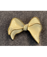 Pretty Vintage B.S.K. Brooch Pin Bow Crème Enamel &amp; Gold Backing &amp; Trim - £9.93 GBP
