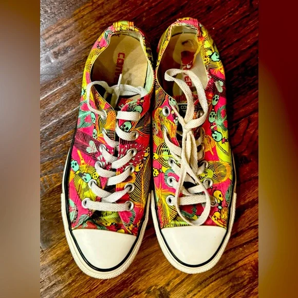 Limited Edition, Converse Chuck Taylor Doodle Print Shoes | Womens 9 | Mens 7  - $1,591.33 MXN