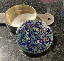 925 Sterling Silver & Ornate Enamel Design 25 Grams Tight Lid 2” Dia. Pi... - $1,487.77 MXN 925 Sterling Silver & Ornate Enamel Design 25 Grams Tight Lid 2” Dia. Pi... - $1,487.77 MXN