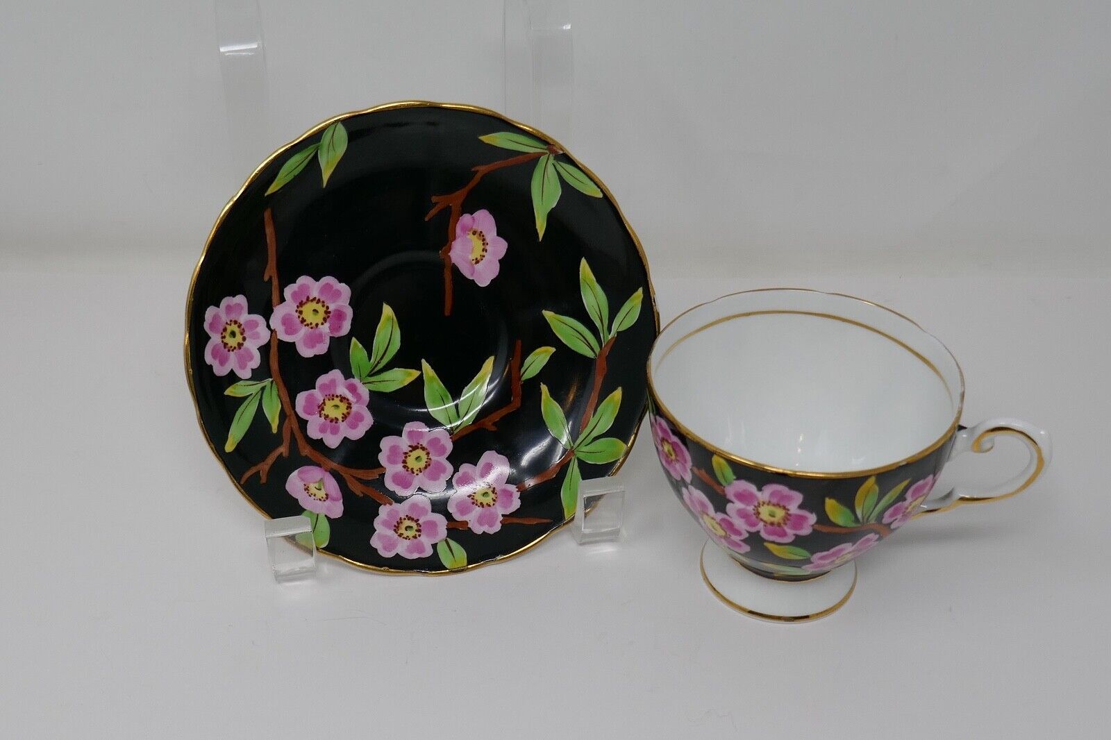 Tuscan Fine English Bone China Tea Cup &amp; Saucer - $33.99