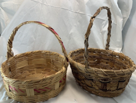 Vintage Wicker Basket Set of 2 Easter Basket Springtime Decorating Home Decor - £11.99 GBP