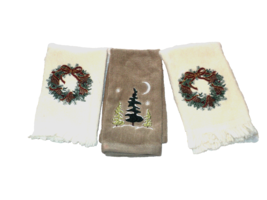 Set of 3 Fingertip Towels Christmas Holiday 2 Cream and 1 Tan Wreaths, Pines NEW - £9.92 GBP