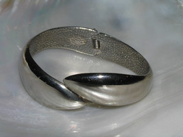 Estate Heavy Silvertone MODERNIST Bypass Clamper Bangle Bracelet – 2.5 inches - £7.58 GBP
