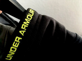 Under Armour Black Hoodie Sweatshirt Yellow lettering Pullover Men&#39;s Sz L - £25.46 GBP