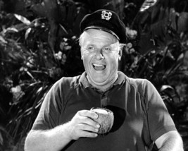 Gilligan&#39;s Island Alan Hale Jr. drinking from coconut 16x20 Poster - £15.70 GBP