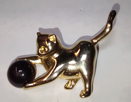 Vintage Gold Tone Cat Kitten Brooch Pin Playing With Ball 2&quot; - £7.58 GBP