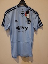 ADIDAS MLS SPORTING KANSAS CITY LIGHT BLUE TEAM TRAINING JERSEY SIZE XS - $239.67 MXN