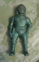 Vintage Space man toy figure Flash Gordon? Buck Rogers? Villain Alien 2 3/4&quot; tal - £7.52 GBP