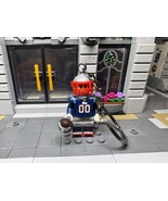 New England Patrots NFL Minifigure Keychain (2) - $225.09 MXN