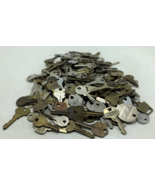 Lot of 200+ keys Vintage key lot  collecting, craft, décor Keys huge - £36.52 GBP