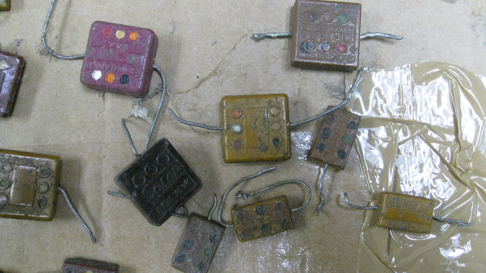 BIG Lot Vintage RADIO PARTS Cornell Aerovox El-Menco Micamold Domino capacitors! Item image 3