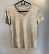 Danskin Tee Shirt Womens Medium Gray Stretch Semi Fitted Athletic Workout - $5.54