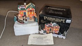 1997 Victorian Village Collectibles The Old Towne Boathouse Lighted Fisherman&#39;s  - £30.77 GBP