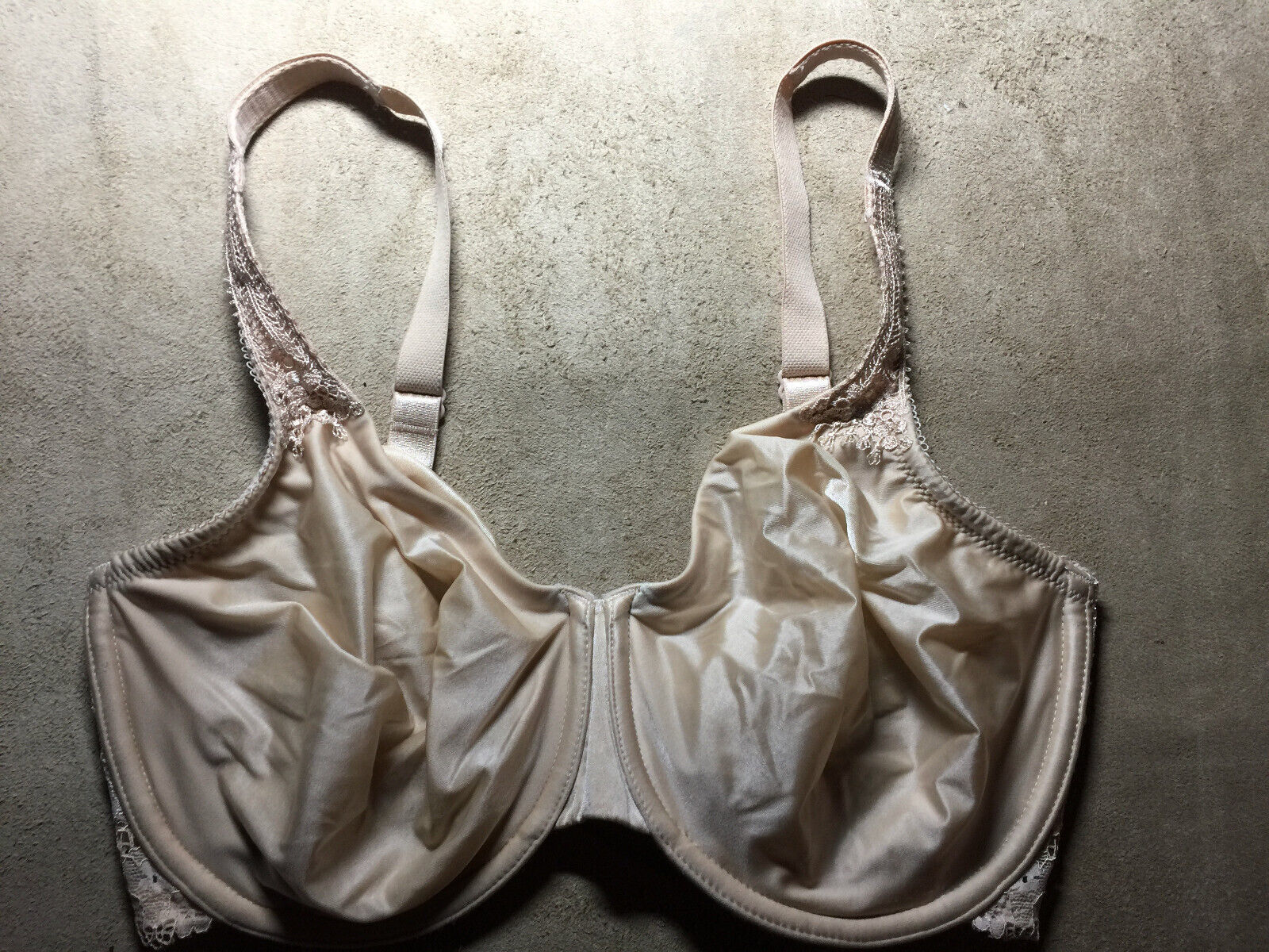 34DDD Wacoal 855187 Women&#39;s Premium Silky Satin Lace Trim Underwired Bra - $18.78