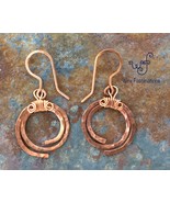 Handmade copper earrings: hammered spirals - €21,39 EUR