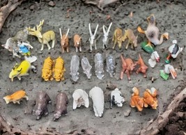 Set of 30 Vintage RAE 1972 Plastic 1-2&quot; Animals Made in Hong Kong Hand Painted - £27.68 GBP