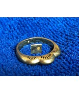 Vintage Women&#39;s Ring Gold tone approx 16mm size 5.5-6 etched rays yellow MK - £47.71 GBP