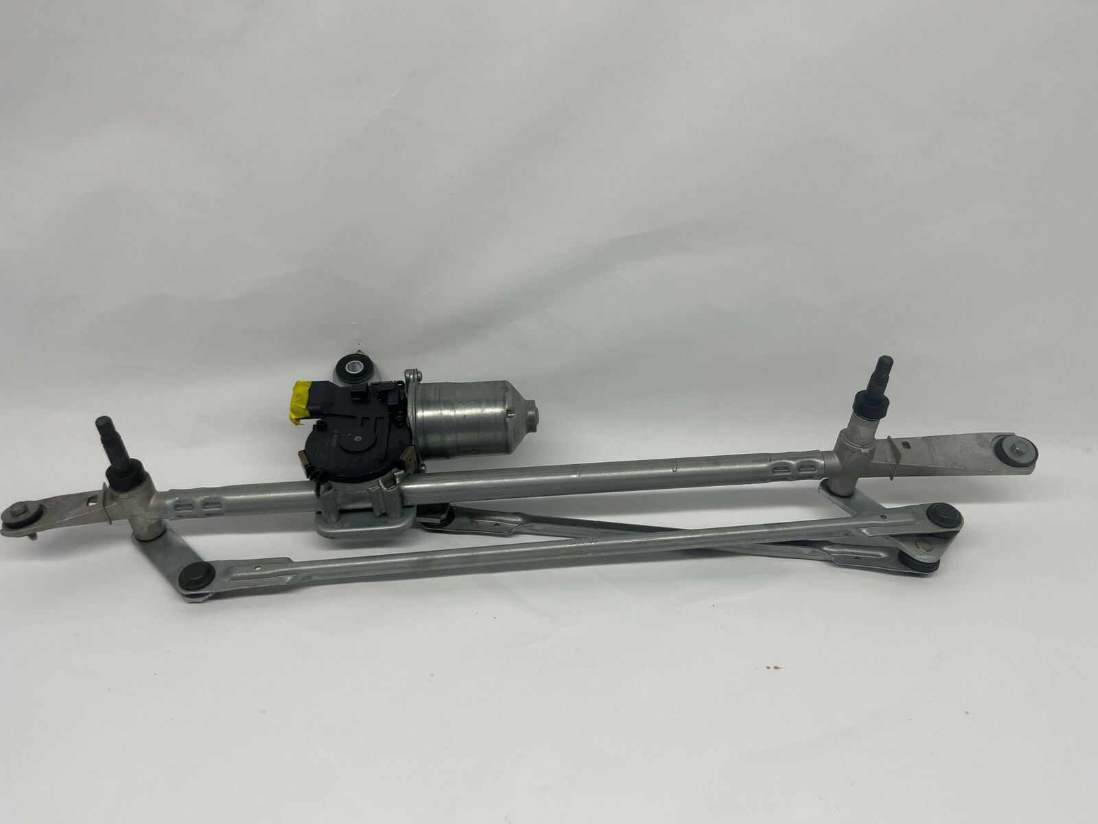 2021-2025 Chevrolet Trailblzer 1.3L Front Windshield Wiper Motor Assembly OEM Item image 3