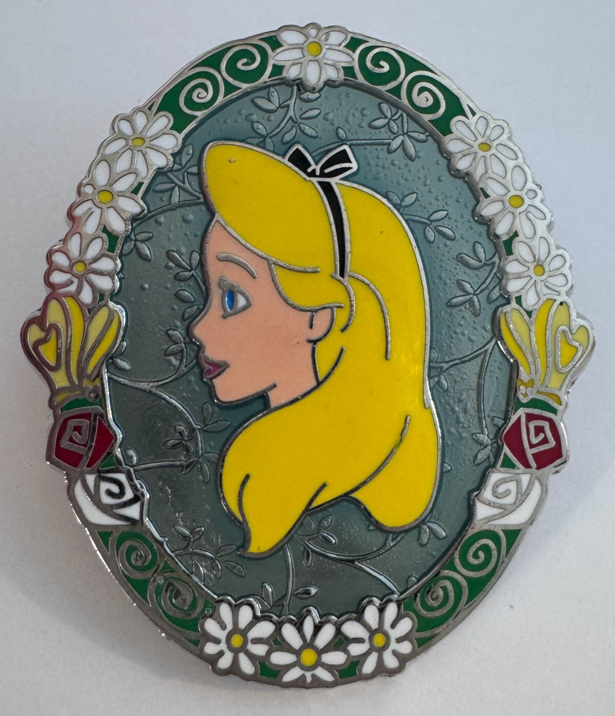 Disney DLR Annual Passholder Cameos with Character Alice in Wonderland P... - $24.74