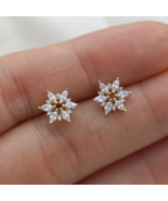 Gold Snowflake Stud Earrings – Sterling Silver 925- Diamond CZ Stud  - €25,71 EUR