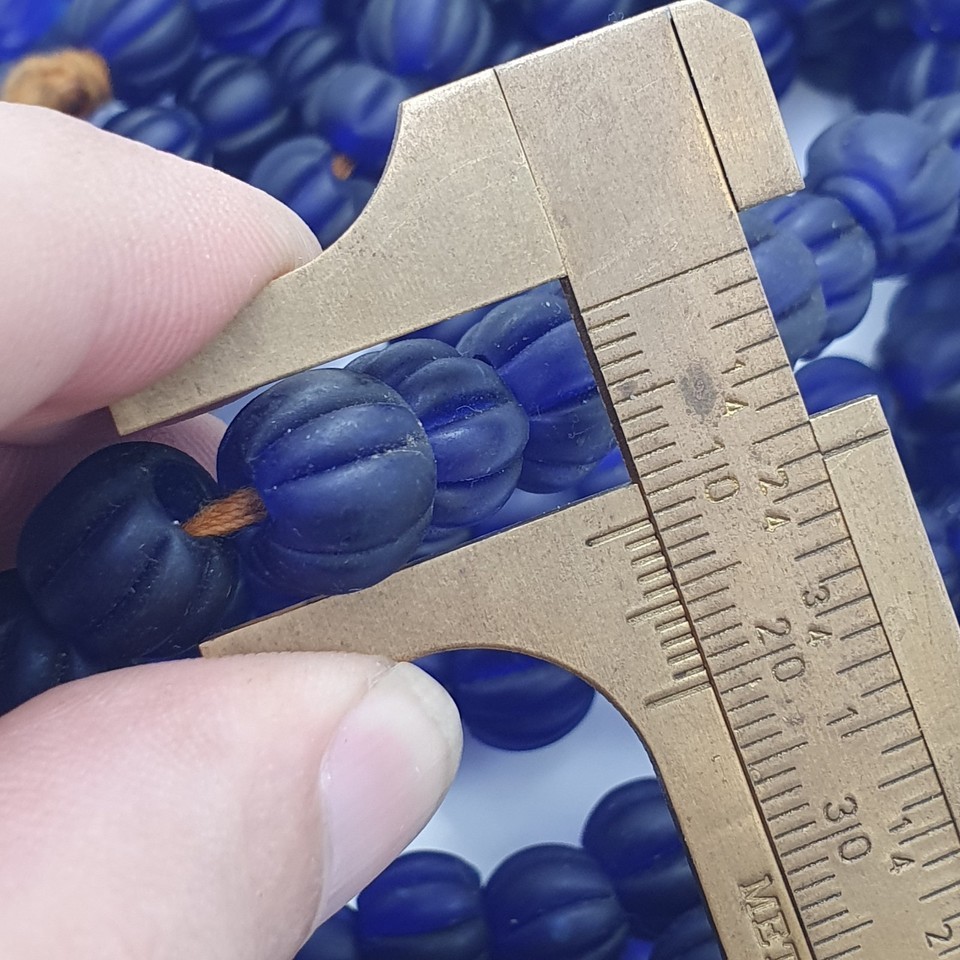 BELLE PLAGE DE PERLES ANCIENNES AFRICAINES bleu cobalt vintage Item image 10