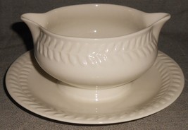 Theodore Haviland CAMELLIA PATTERN Gravy Boat w/Attacxhed Ubderplate - £19.77 GBP