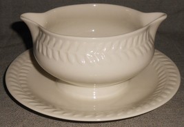 Theodore Haviland CAMELLIA PATTERN Gravy Boat w/Attacxhed Ubderplate - $24.74