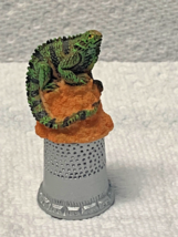 Collectible resin thimble decorated with animal 2” x 1” Iguana lizard - $255.69 MXN