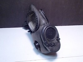 Vntg US S Military Black Chemical Biological Gas Mask 70 MSA 2 E 8 ~~ Sz S - £47.96 GBP