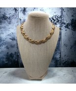 Vintage Trifari Gold tone leaf necklace, - $1,211.59 MXN