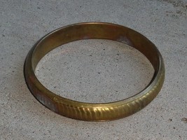 Vtg Vintage Brass Textured Metal Bangle Bracelet Aged Patina Tarnish Weathered - £7.90 GBP